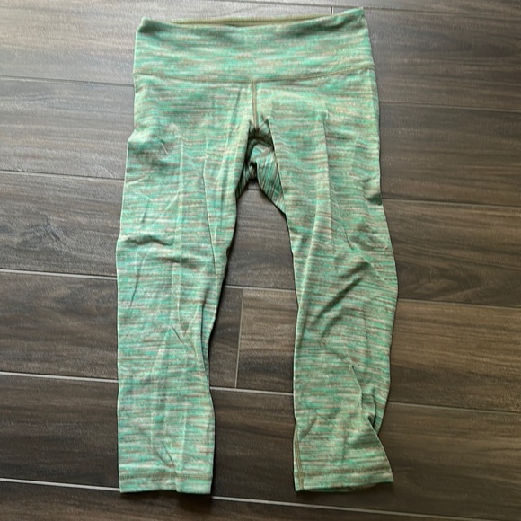 Lululemon Wunder Under Crops Wee Are From Space Fatige Green - Size 6 - Picture 1 of 3